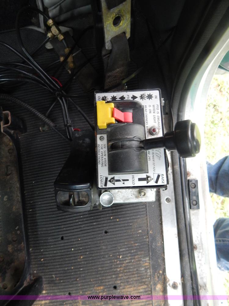 image for item I4690 1999 Peterbilt 378 semi truck