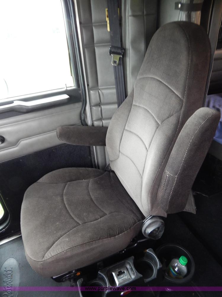 image for item I4690 1999 Peterbilt 378 semi truck