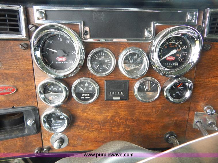 image for item I4690 1999 Peterbilt 378 semi truck