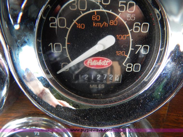 image for item I4690 1999 Peterbilt 378 semi truck