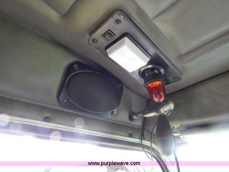 image for item I4690 1999 Peterbilt 378 semi truck