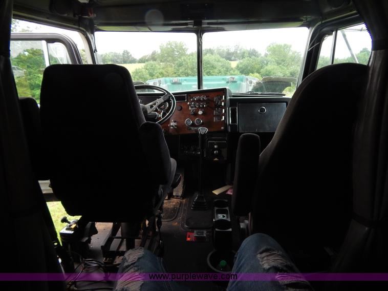 image for item I4690 1999 Peterbilt 378 semi truck