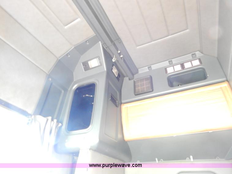 image for item I4690 1999 Peterbilt 378 semi truck