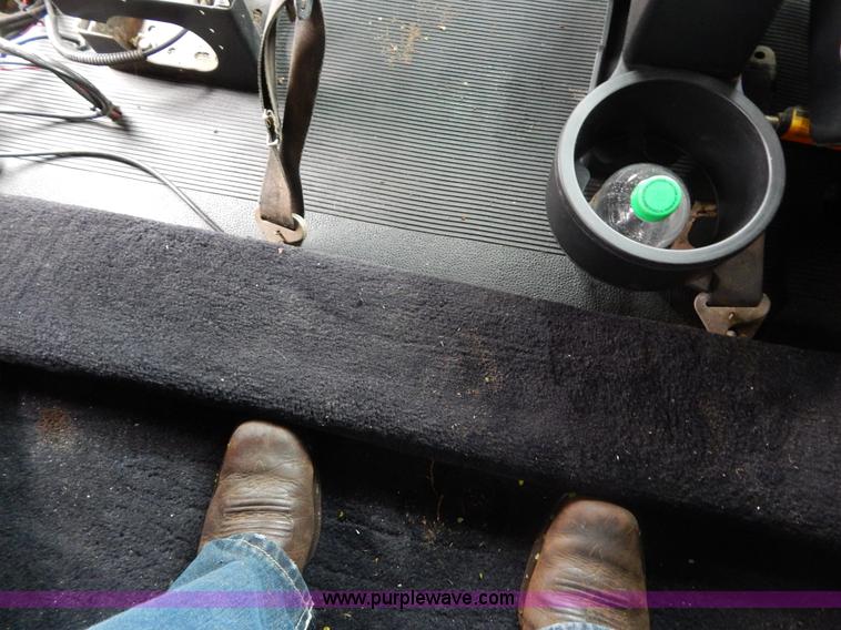 image for item I4690 1999 Peterbilt 378 semi truck