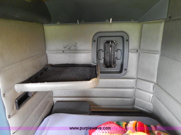 image for item I4690 1999 Peterbilt 378 semi truck