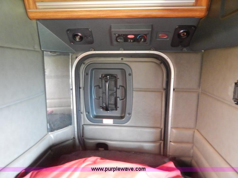 image for item I4690 1999 Peterbilt 378 semi truck