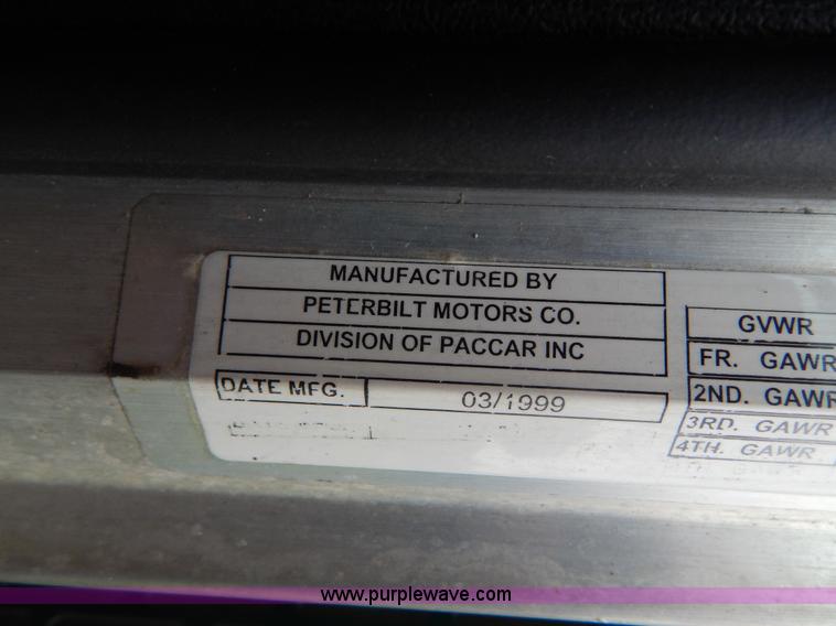 image for item I4690 1999 Peterbilt 378 semi truck