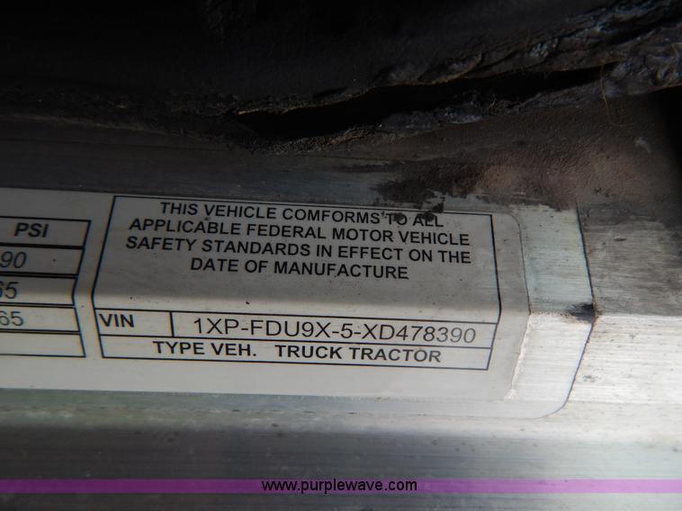 image for item I4690 1999 Peterbilt 378 semi truck