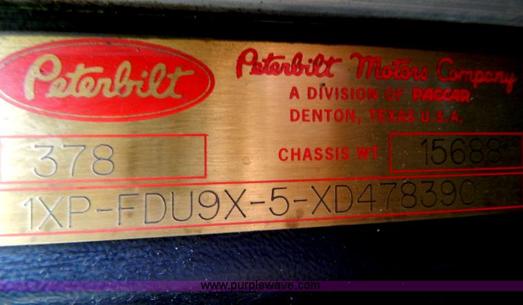 image for item I4690 1999 Peterbilt 378 semi truck