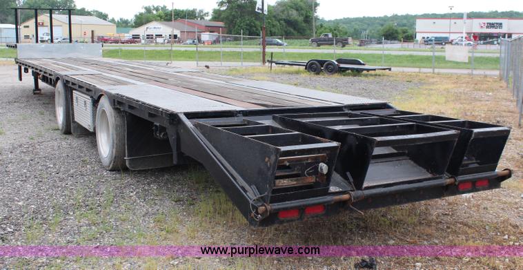 image for item J1100 1993 Transport drop deck trailer
