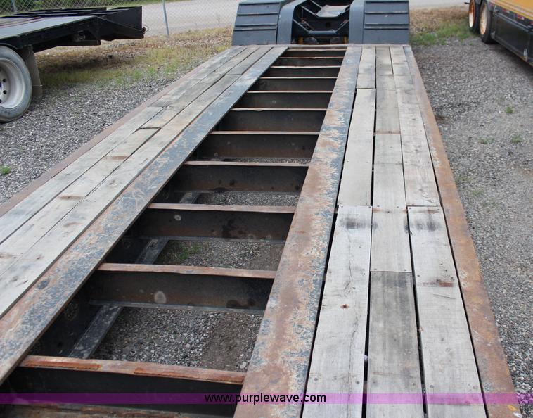 image for item J1146 1999 Fontaine TA50NGB lowboy trailer