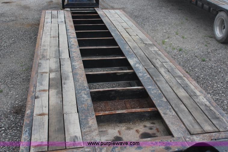 image for item J1146 1999 Fontaine TA50NGB lowboy trailer