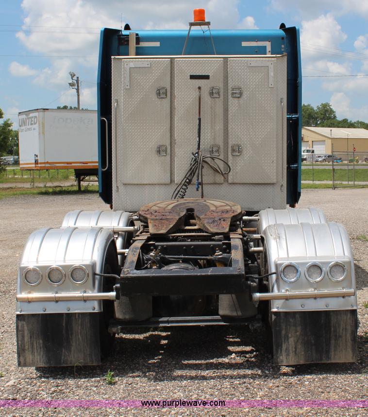 image for item J1244 2002 Peterbilt 385 semi truck