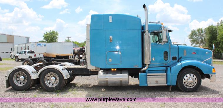 image for item J1244 2002 Peterbilt 385 semi truck
