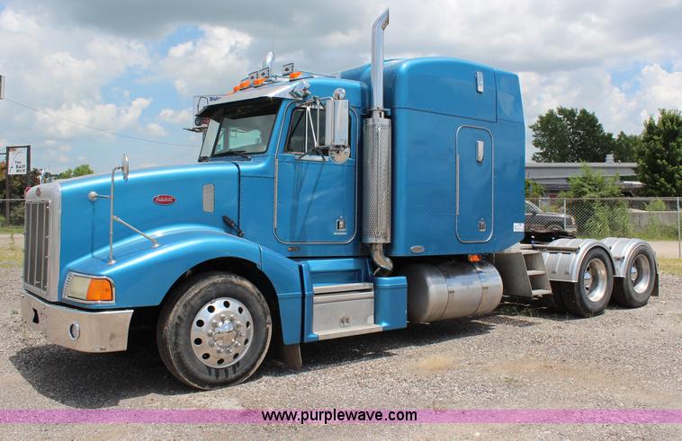 image for item J1244 2002 Peterbilt 385 semi truck