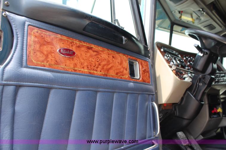 image for item J1244 2002 Peterbilt 385 semi truck