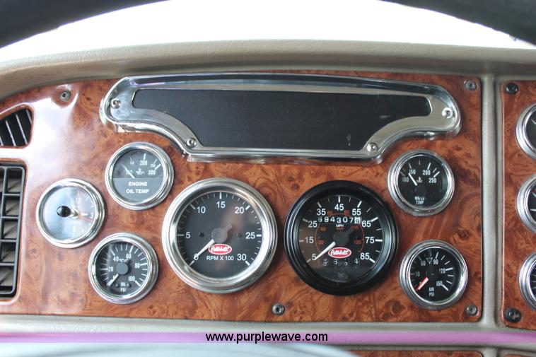 image for item J1244 2002 Peterbilt 385 semi truck