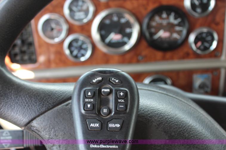 image for item J1244 2002 Peterbilt 385 semi truck