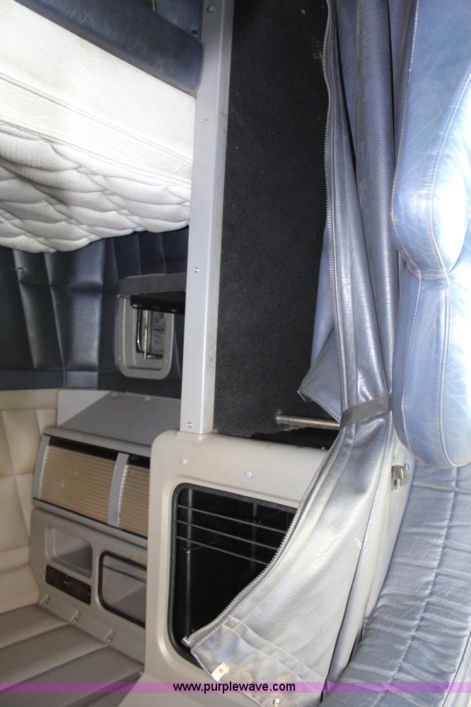 image for item J1244 2002 Peterbilt 385 semi truck