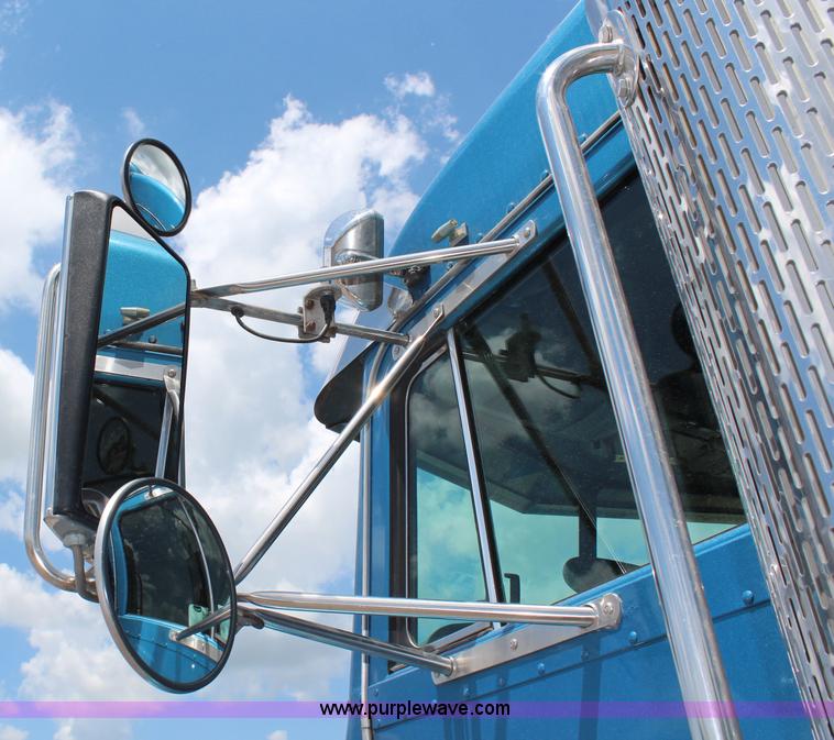 image for item J1244 2002 Peterbilt 385 semi truck