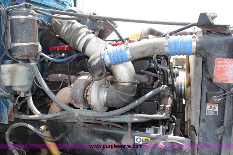 image for item J1244 2002 Peterbilt 385 semi truck