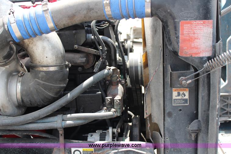 image for item J1244 2002 Peterbilt 385 semi truck