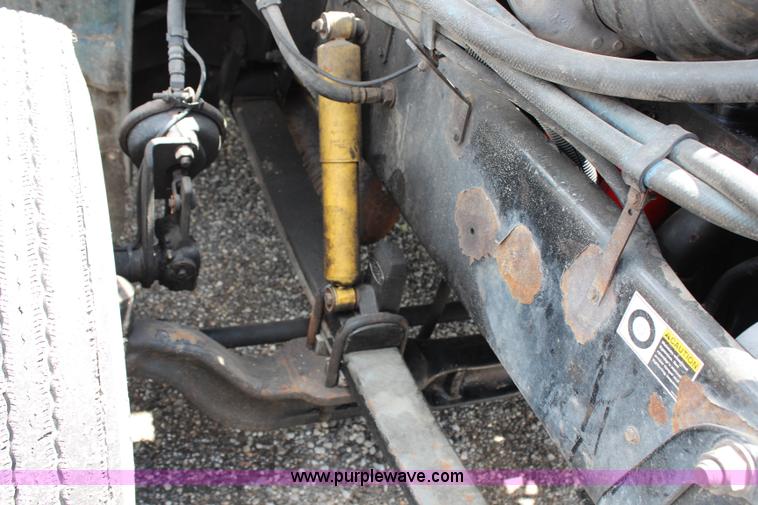 image for item J1244 2002 Peterbilt 385 semi truck