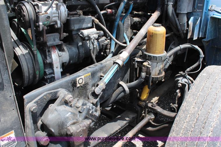 image for item J1244 2002 Peterbilt 385 semi truck