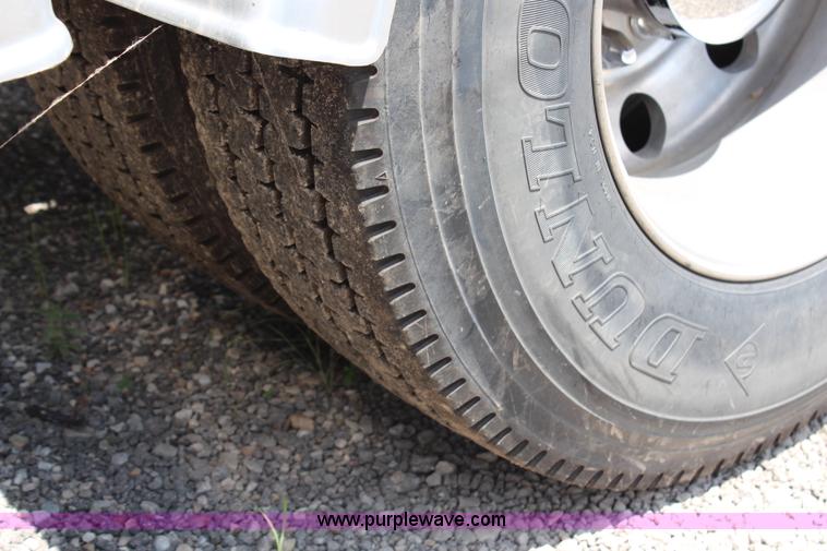 image for item J1244 2002 Peterbilt 385 semi truck