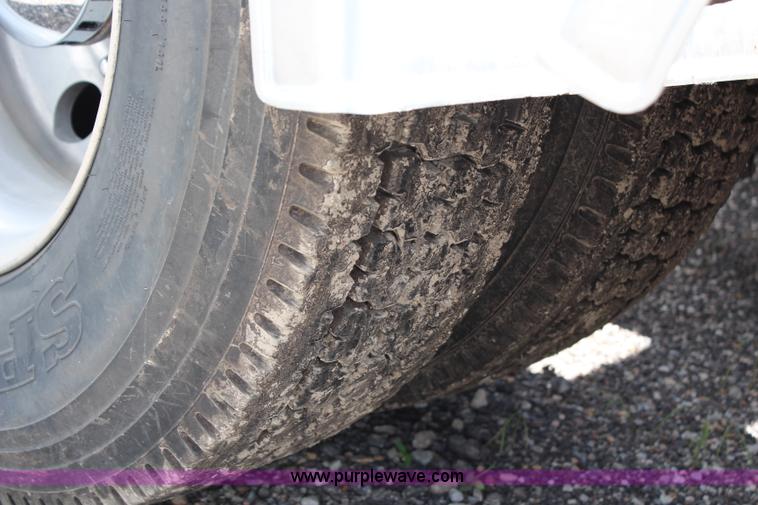 image for item J1244 2002 Peterbilt 385 semi truck