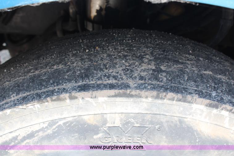 image for item J1244 2002 Peterbilt 385 semi truck