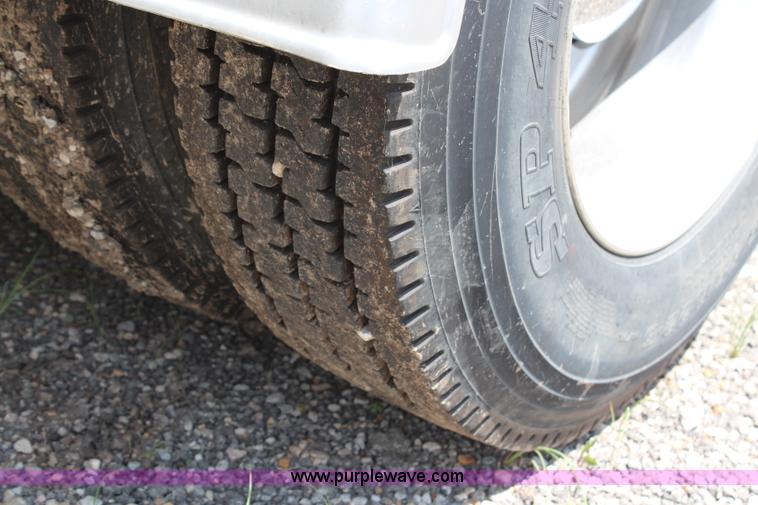 image for item J1244 2002 Peterbilt 385 semi truck