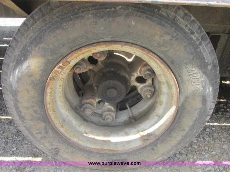 image for item J2486 Pineal flatbed trailer