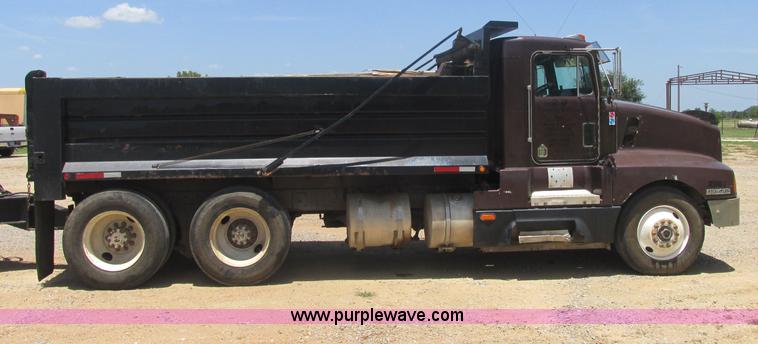 image for item J2487 1989 Kenworth T600A dump truck