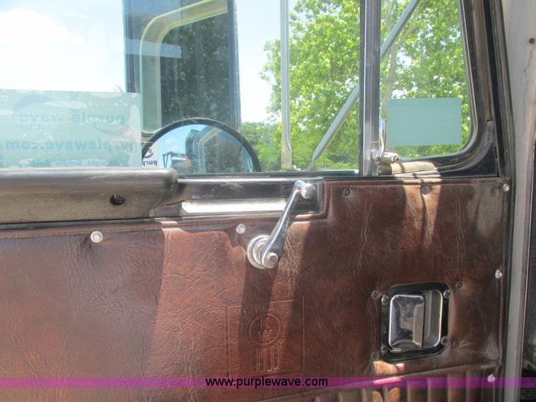 image for item J2487 1989 Kenworth T600A dump truck