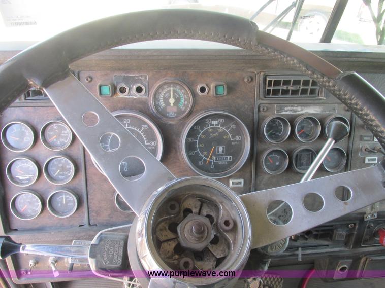 image for item J2487 1989 Kenworth T600A dump truck