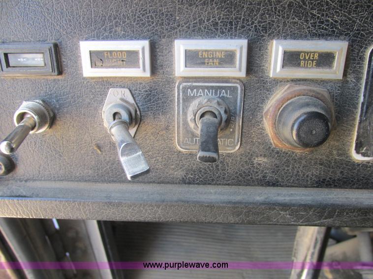 image for item J2487 1989 Kenworth T600A dump truck