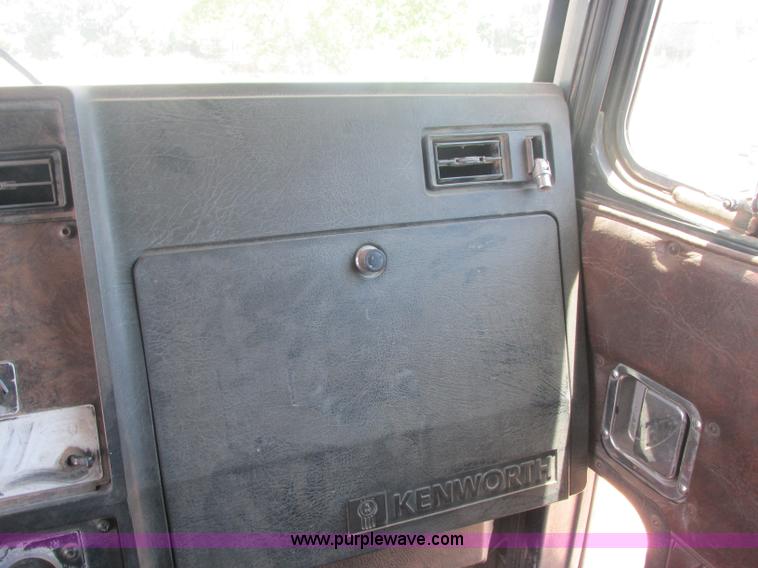 image for item J2487 1989 Kenworth T600A dump truck