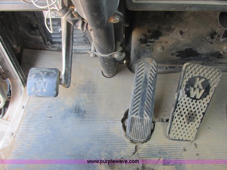 image for item J2487 1989 Kenworth T600A dump truck