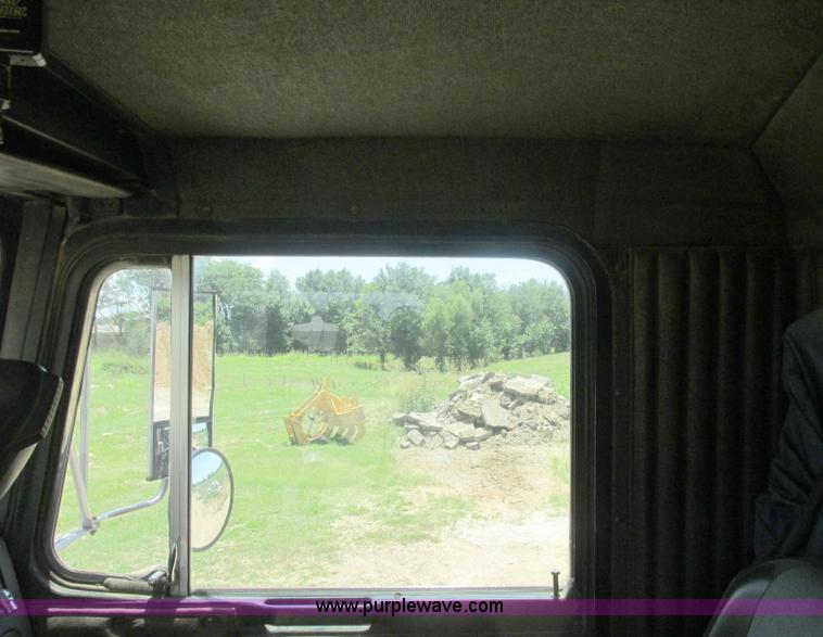 image for item J2487 1989 Kenworth T600A dump truck