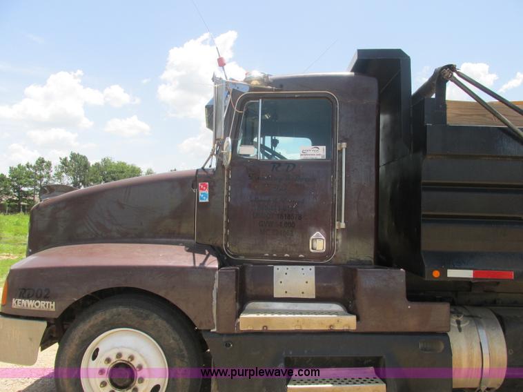 image for item J2487 1989 Kenworth T600A dump truck