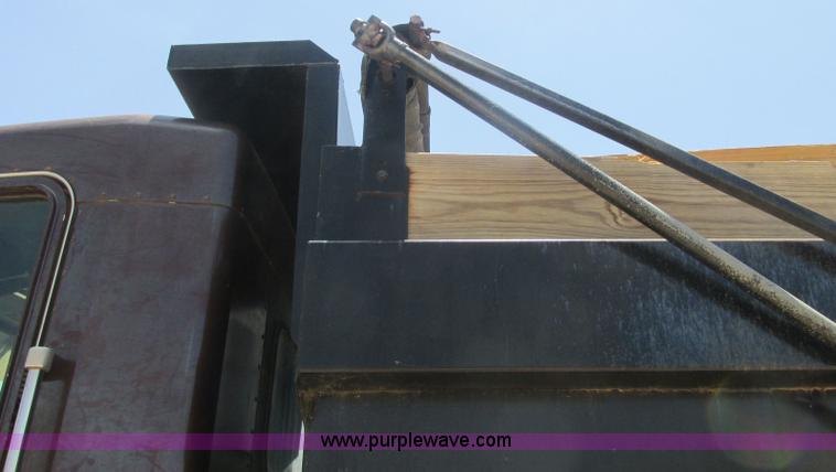 image for item J2487 1989 Kenworth T600A dump truck