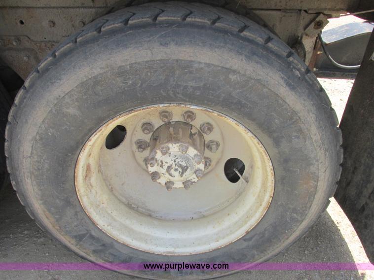 image for item J2487 1989 Kenworth T600A dump truck