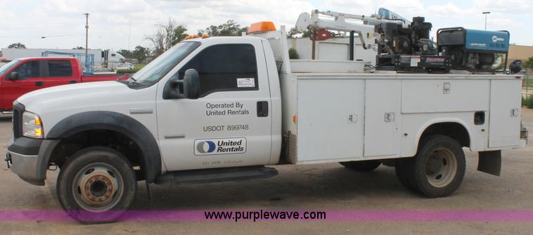 image for item C3901 2006 Ford F550 service truck with crane