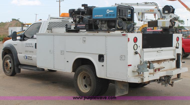 image for item C3901 2006 Ford F550 service truck with crane