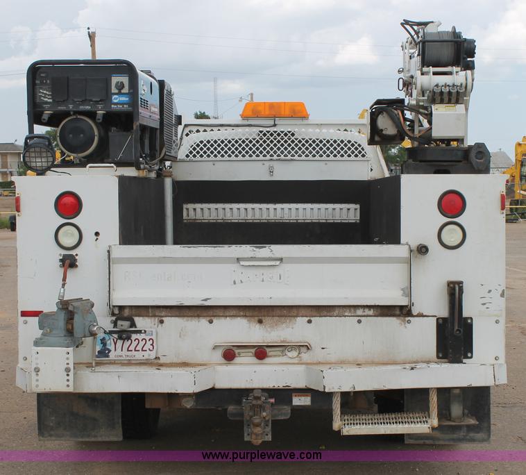 image for item C3901 2006 Ford F550 service truck with crane