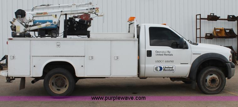 image for item C3901 2006 Ford F550 service truck with crane