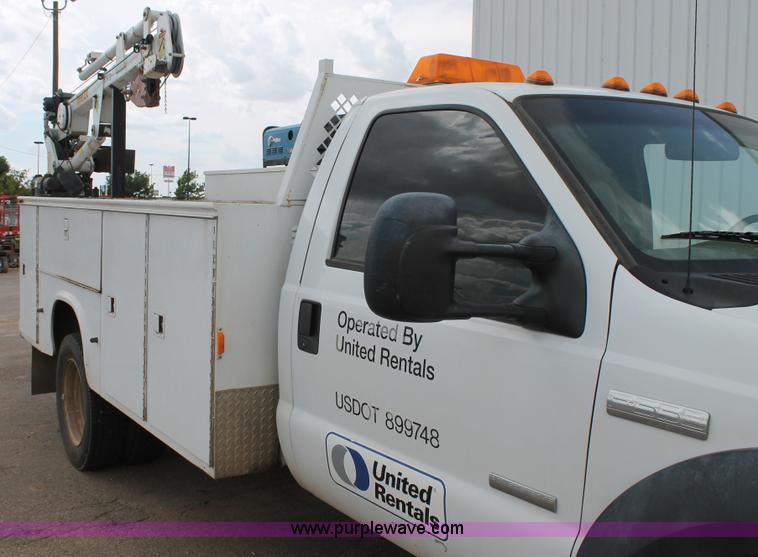 image for item C3901 2006 Ford F550 service truck with crane