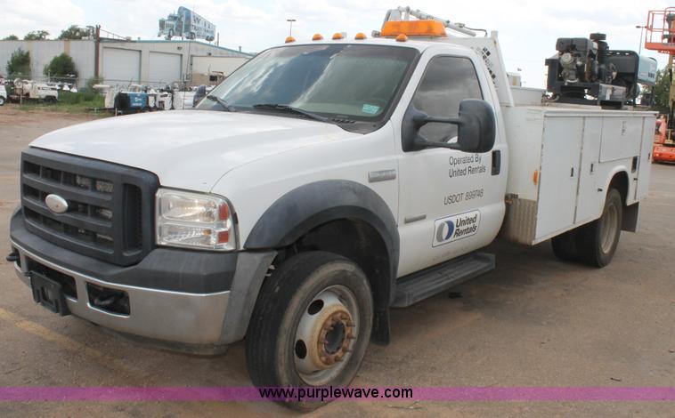 image for item C3901 2006 Ford F550 service truck with crane