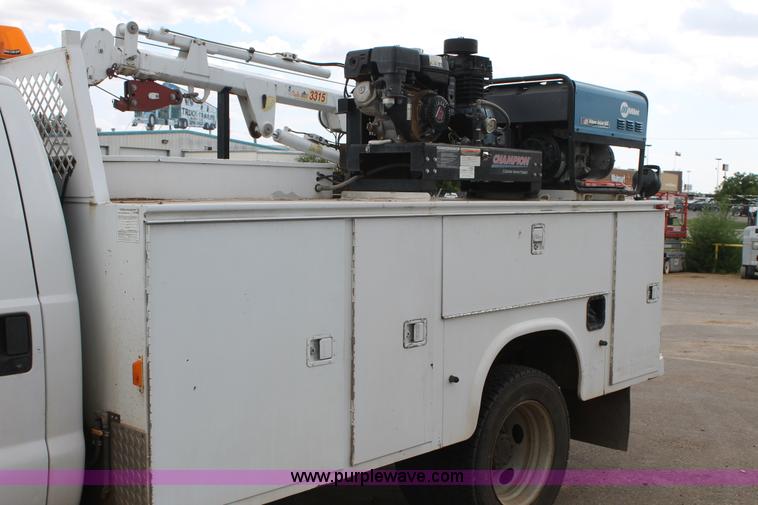 image for item C3901 2006 Ford F550 service truck with crane